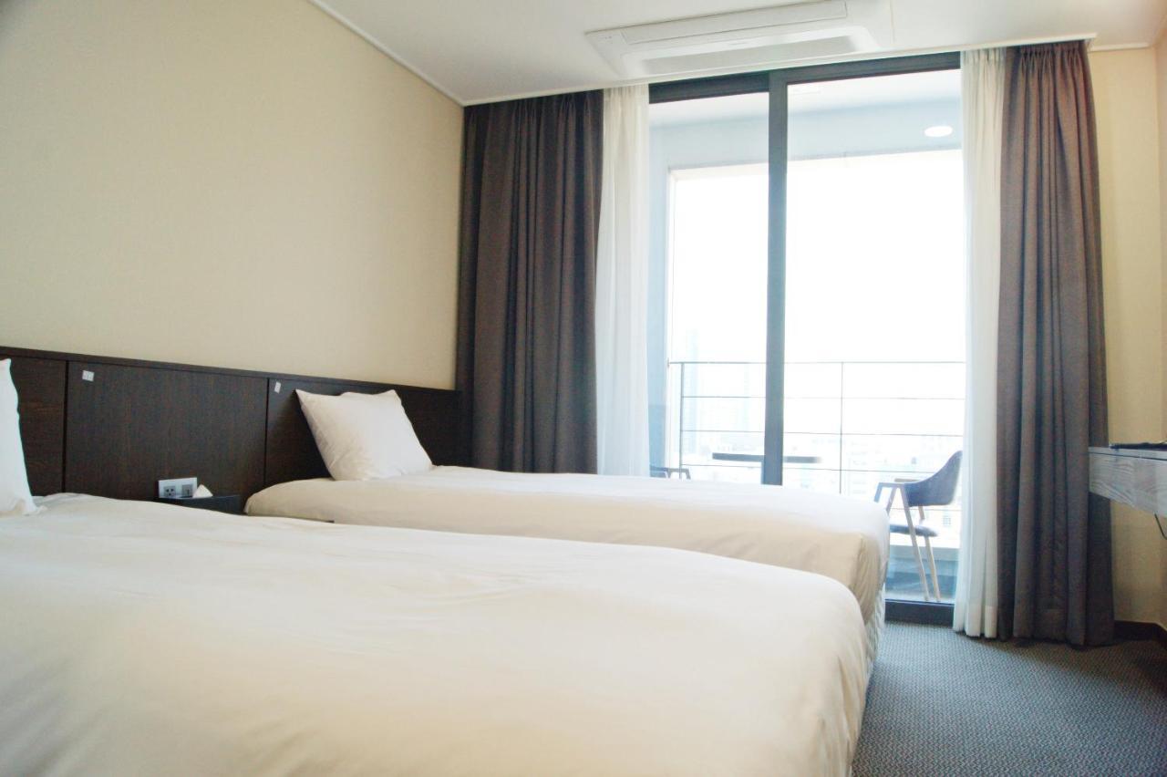Riviera Incheon Airport Hotel Exterior photo