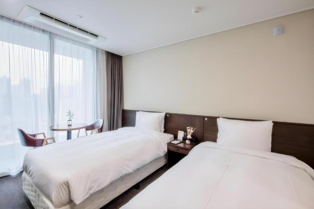Riviera Incheon Airport Hotel Exterior photo