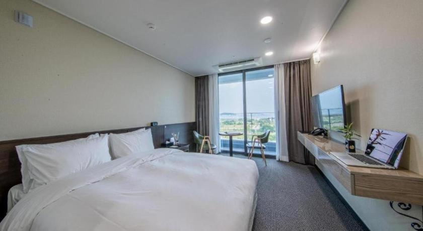 Riviera Incheon Airport Hotel Exterior photo